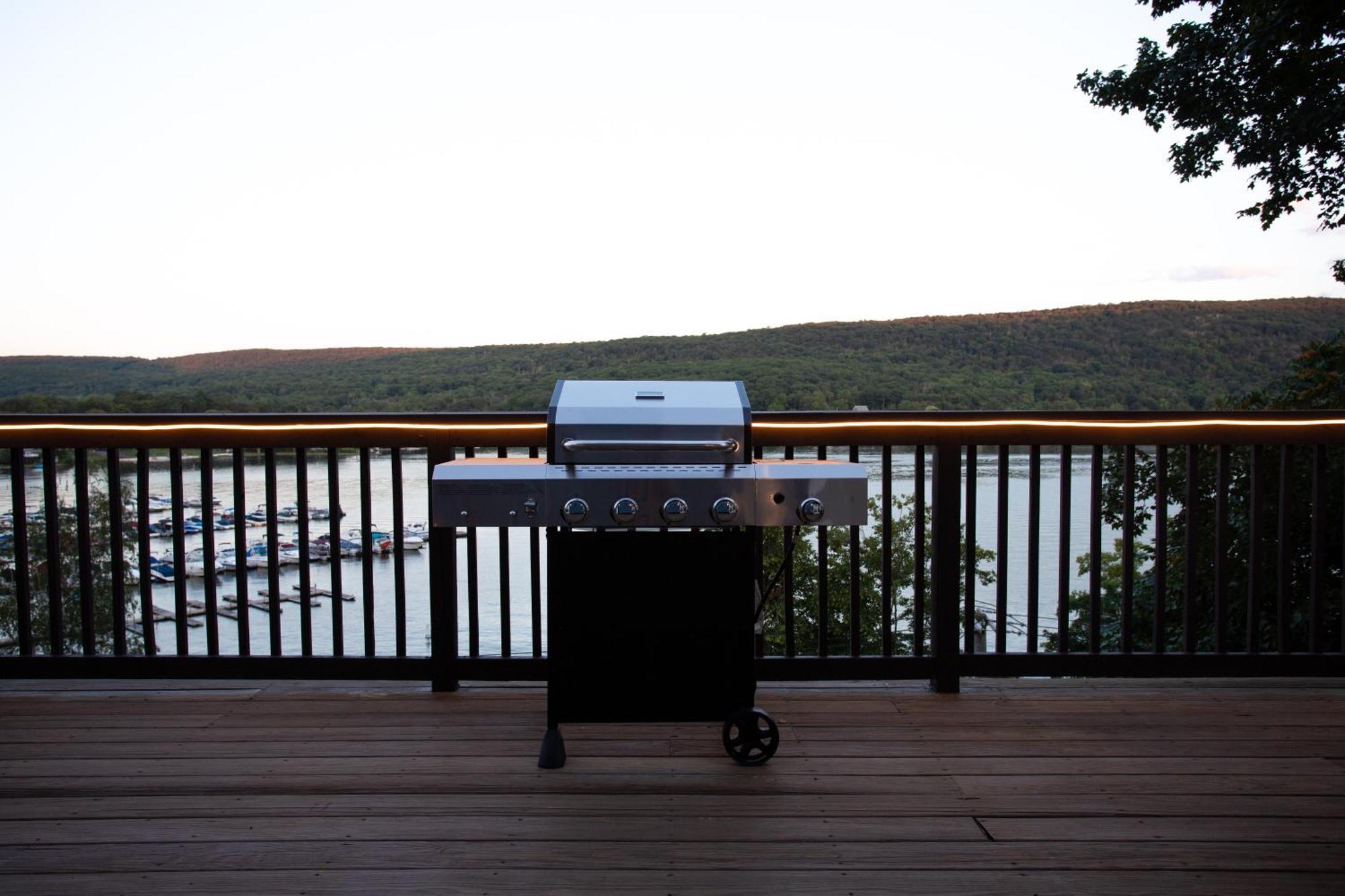 Lakeview House - Hot Tub - Firepit - Stunning Views - Spacious Deck - Cozy Living Room - Bar Greenwood Lake Exterior photo